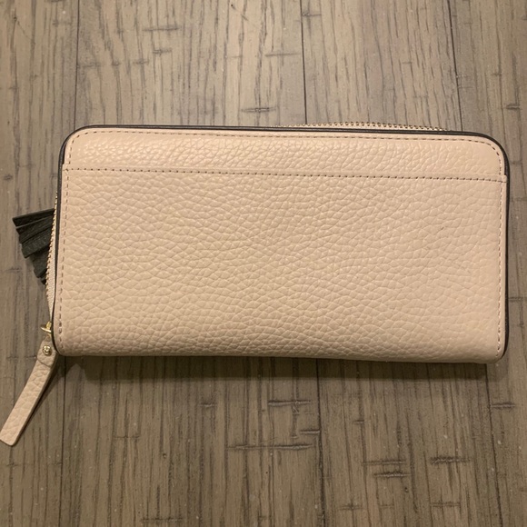 Kate Spade Wristlet - Picture 3 of 3